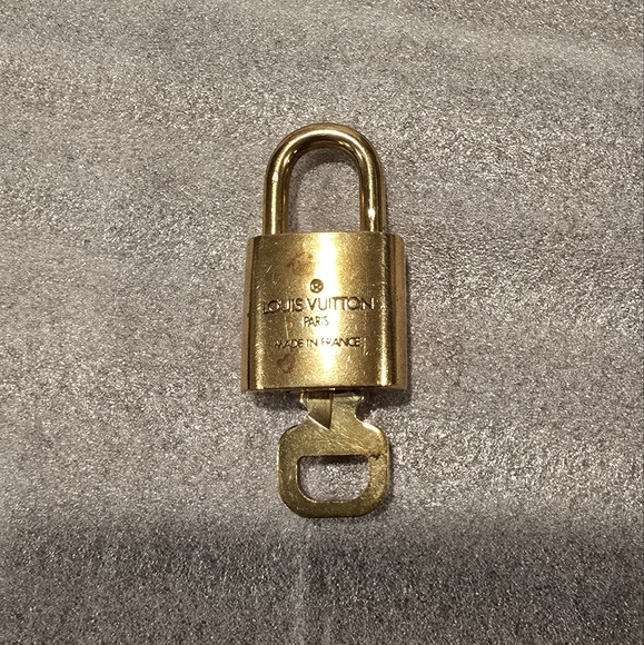$300 LV lock and key 315 - Picture 2 of 3
